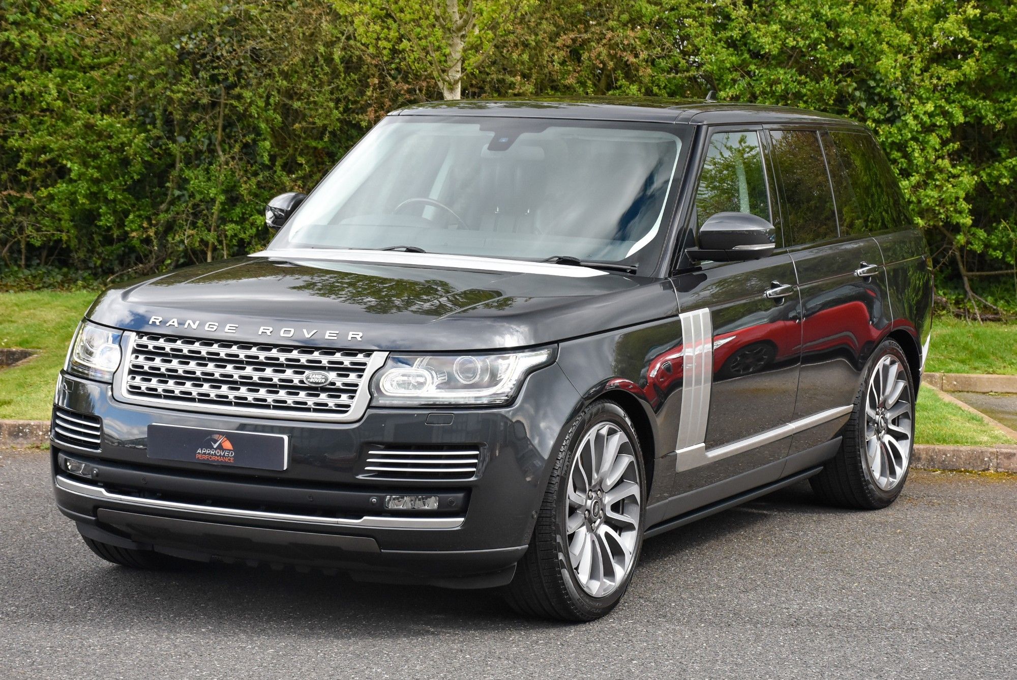 USED 2015 15 LAND ROVER RANGE ROVER 4.4 SD V8 Autobiography SUV 5dr Diesel Auto 4WD Euro 5 (339 ps) 