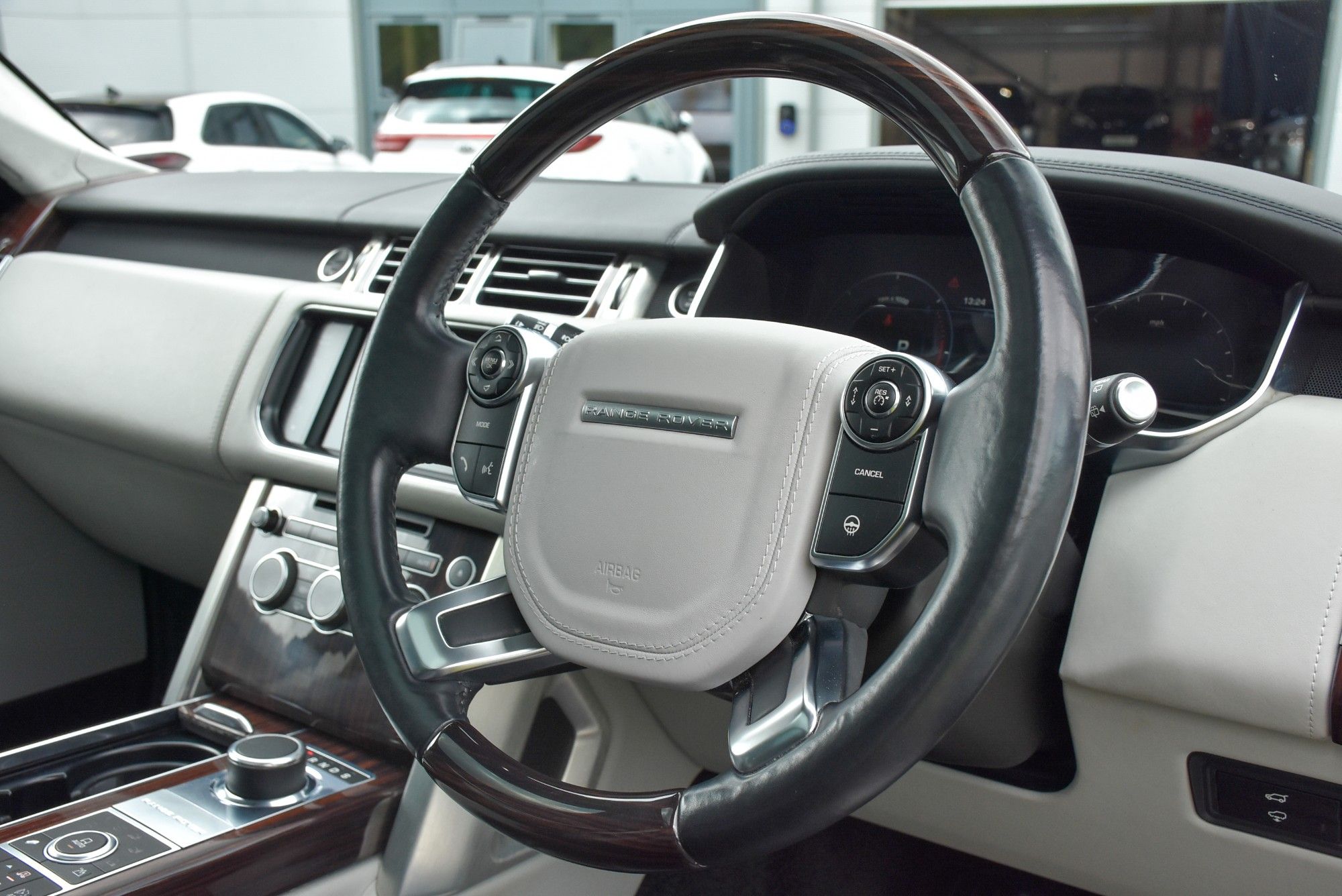 USED 2015 15 LAND ROVER RANGE ROVER 4.4 SD V8 Autobiography SUV 5dr Diesel Auto 4WD Euro 5 (339 ps) 