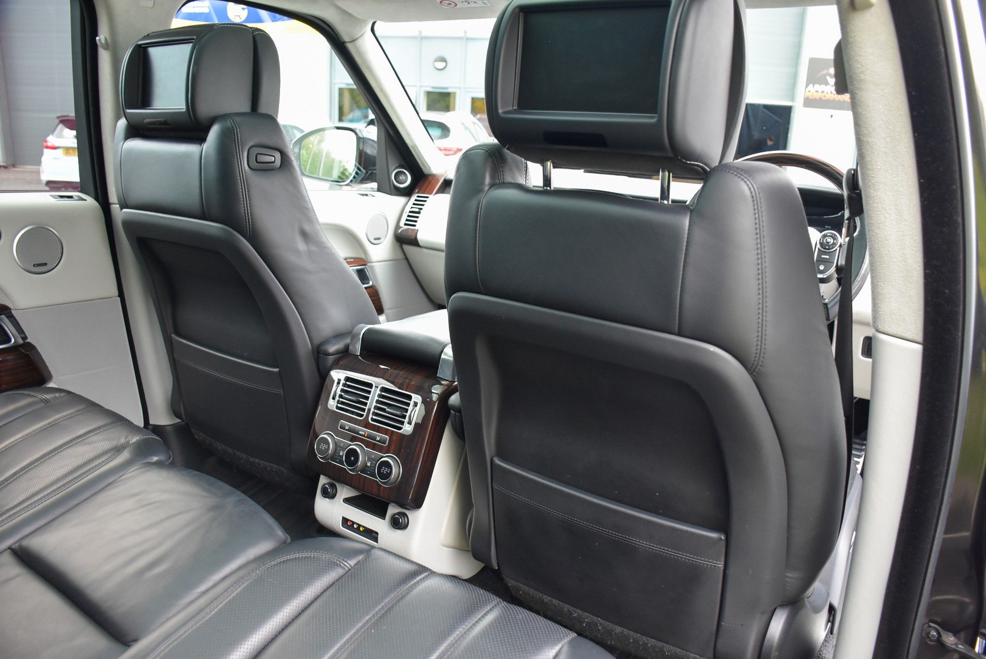 USED 2015 15 LAND ROVER RANGE ROVER 4.4 SD V8 Autobiography SUV 5dr Diesel Auto 4WD Euro 5 (339 ps) 