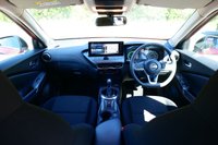 USED 2024 24 NISSAN JUKE 1.6 Acenta Premium SUV 5dr Petrol Hybrid Auto Euro 6 (143 ps) FUJI SUNSET RED PAINTWORK + REVERSE CAMERA + APPLE CARPLAY