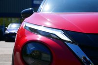 USED 2024 24 NISSAN JUKE 1.6 Acenta Premium SUV 5dr Petrol Hybrid Auto Euro 6 (143 ps) FUJI SUNSET RED PAINTWORK + REVERSE CAMERA + APPLE CARPLAY