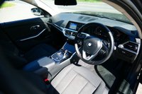 USED 2021 71 BMW 3 SERIES 2.0 320i SE Pro Touring 5dr Petrol Auto Euro 6 (s/s) (184 ps) MINERAL GREY METALLIC PAINTWORK + VIRTUAL DASH + CARPLY + REAR CAMERA