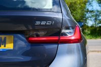 USED 2021 71 BMW 3 SERIES 2.0 320i SE Pro Touring 5dr Petrol Auto Euro 6 (s/s) (184 ps) MINERAL GREY METALLIC PAINTWORK + VIRTUAL DASH + CARPLY + REAR CAMERA
