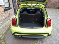 USED 2022 72 MINI HATCH 1.5 Cooper Classic Steptronic Euro 6 (s/s) 3dr (Zesty Yellow / Automatic)