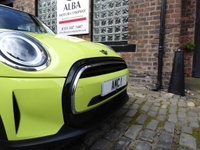 USED 2022 72 MINI HATCH 1.5 Cooper Classic Steptronic Euro 6 (s/s) 3dr (Zesty Yellow / Automatic)