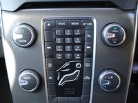 USED 2014 14 VOLVO V40 CROSS COUNTRY 1.6 D2 Lux Hatchback 5dr Diesel Powershift Euro 5 (s/s) (115 ps) www.suffolkcarcentre.co.uk - Located at Ilketshall
