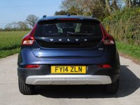 USED 2014 14 VOLVO V40 CROSS COUNTRY 1.6 D2 Lux Hatchback 5dr Diesel Powershift Euro 5 (s/s) (115 ps) www.suffolkcarcentre.co.uk - Located at Ilketshall