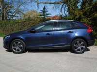 USED 2014 14 VOLVO V40 CROSS COUNTRY 1.6 D2 Lux Hatchback 5dr Diesel Powershift Euro 5 (s/s) (115 ps) www.suffolkcarcentre.co.uk - Located at Ilketshall