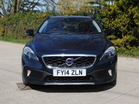 USED 2014 14 VOLVO V40 CROSS COUNTRY 1.6 D2 Lux Hatchback 5dr Diesel Powershift Euro 5 (s/s) (115 ps) www.suffolkcarcentre.co.uk - Located at Ilketshall