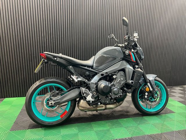 View our YAMAHA MT-09