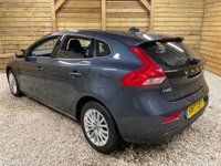 USED 2017 17 VOLVO V40 2.0 T2 Momentum Nav Plus Hatchback 5dr Petrol Manual Euro 6 (s/s) (122 ps) 28,152 MILES ONLY ONE OWNER EXTRAS EXC CONDITION