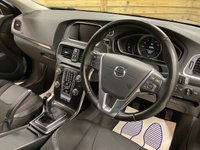 USED 2017 17 VOLVO V40 2.0 T2 Momentum Nav Plus Hatchback 5dr Petrol Manual Euro 6 (s/s) (122 ps) 28,152 MILES ONLY ONE OWNER EXTRAS EXC CONDITION