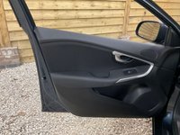 USED 2017 17 VOLVO V40 2.0 T2 Momentum Nav Plus Hatchback 5dr Petrol Manual Euro 6 (s/s) (122 ps) 28,152 MILES ONLY ONE OWNER EXTRAS EXC CONDITION