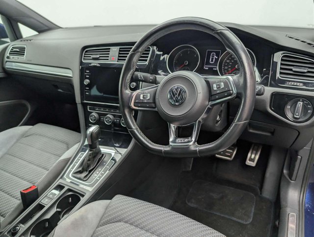 USED 2020 69 VOLKSWAGEN GOLF 2.0 Golf R-Line Edition TDI Semi-Auto 5dr CLICK & COLLECT/ HOME DELIVERY
