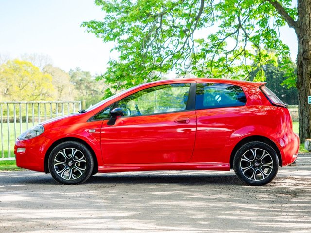 View our FIAT PUNTO