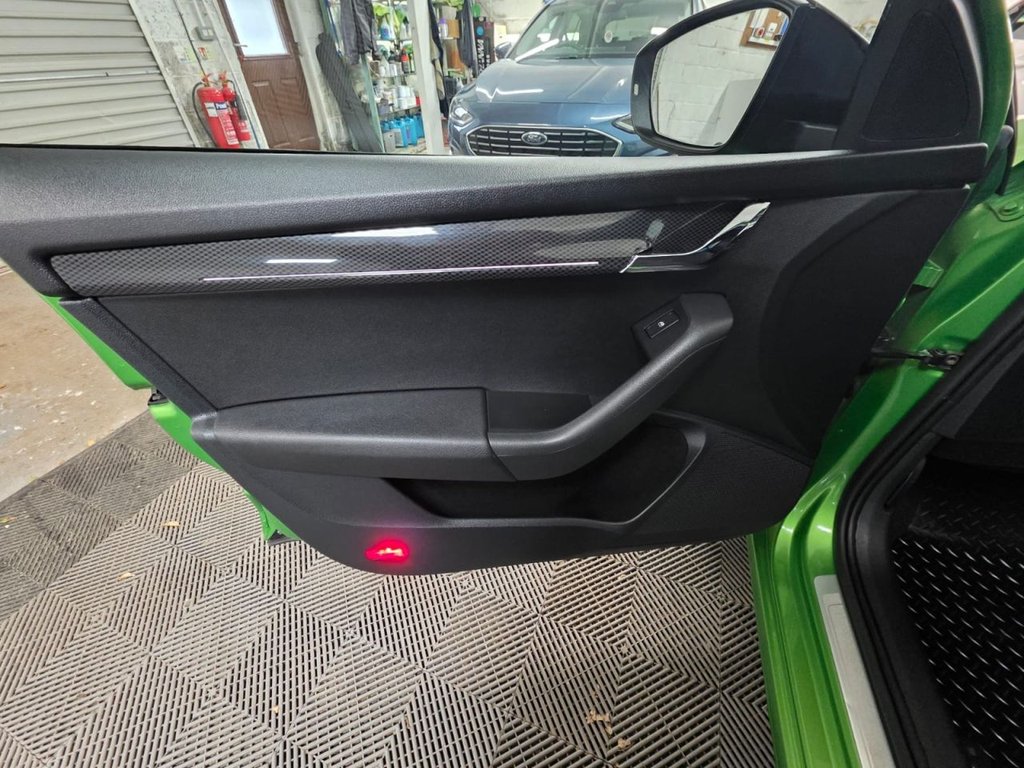 USED 2017 67 SKODA OCTAVIA 2.0 TDI vRS Hatchback 5dr Diesel Manual Euro 6 (s/s) (184 ps) SatNav - Parking Sensors!