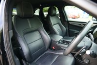 USED 2022 72 JAGUAR F-PACE 2.0 P400e 17.1kWh R-Dynamic S SUV 5dr Petrol Plug-in Hybrid Auto AWD Euro 6 (s/s) (404 ps) SANTORINI BLACK METALLIC PAINTWORK + REAR CAMERA + HEATED SEATS + CARPLAY