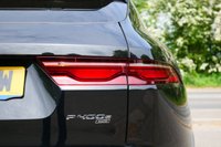 USED 2022 72 JAGUAR F-PACE 2.0 P400e 17.1kWh R-Dynamic S SUV 5dr Petrol Plug-in Hybrid Auto AWD Euro 6 (s/s) (404 ps) SANTORINI BLACK METALLIC PAINTWORK + REAR CAMERA + HEATED SEATS + CARPLAY