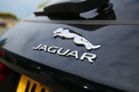 USED 2022 72 JAGUAR F-PACE 2.0 P400e 17.1kWh R-Dynamic S SUV 5dr Petrol Plug-in Hybrid Auto AWD Euro 6 (s/s) (404 ps) SANTORINI BLACK METALLIC PAINTWORK + REAR CAMERA + HEATED SEATS + CARPLAY