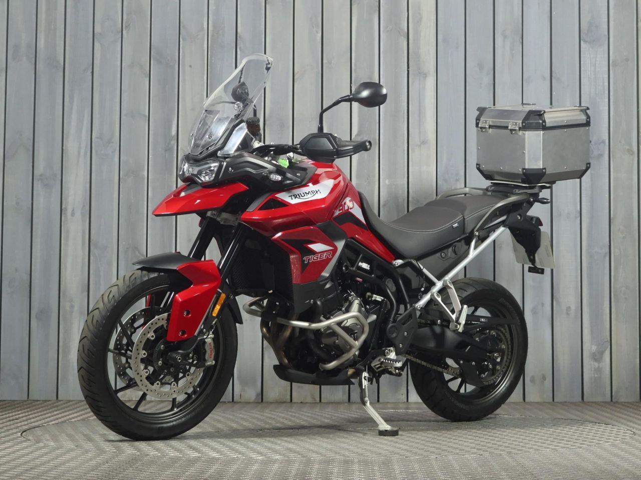 TRIUMPH TIGER 900