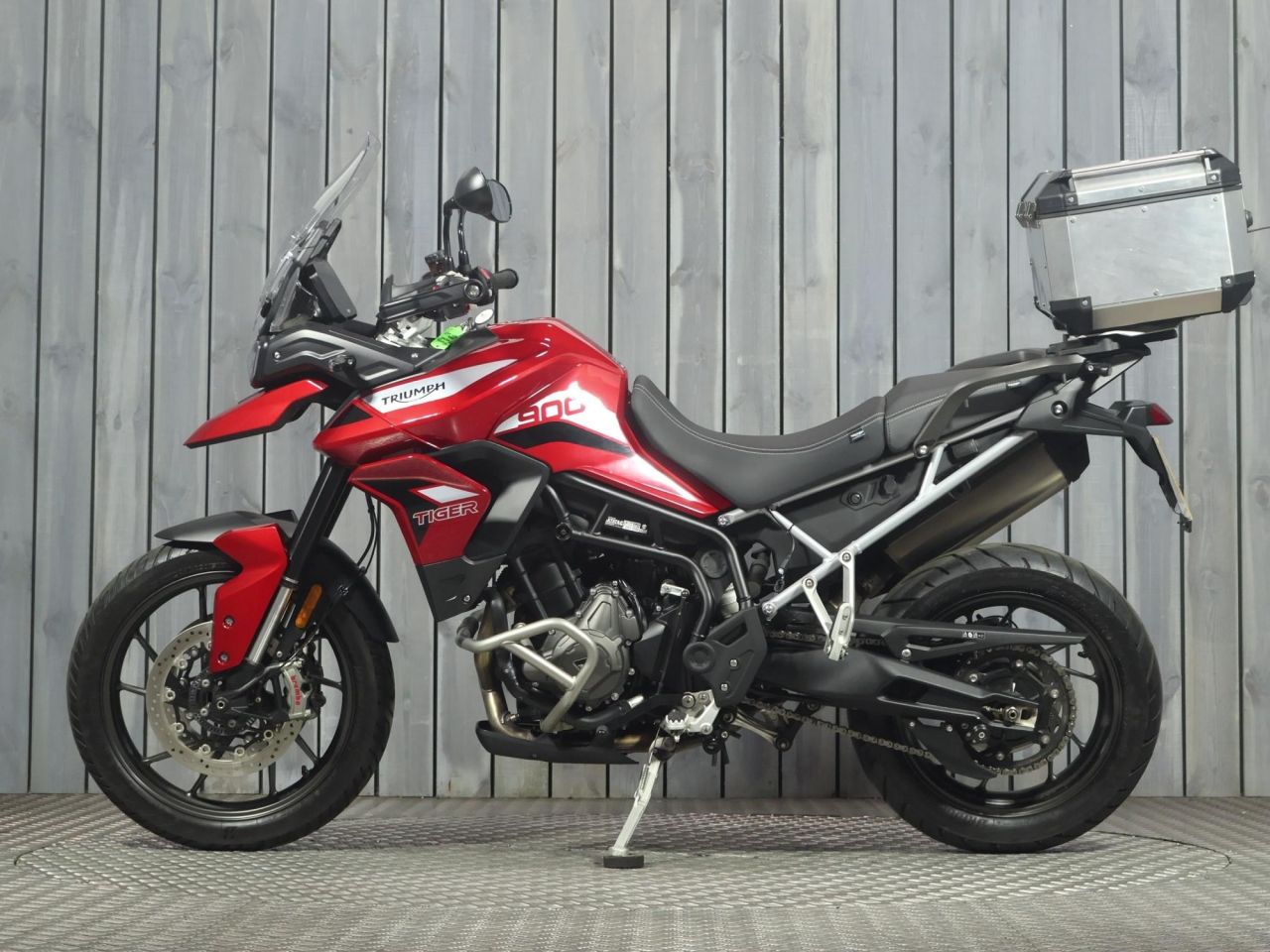 TRIUMPH TIGER 900