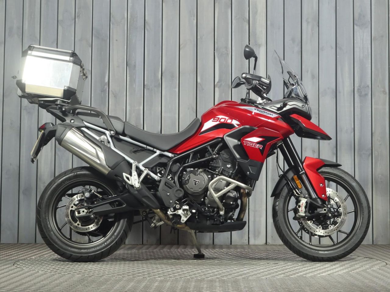 TRIUMPH TIGER 900