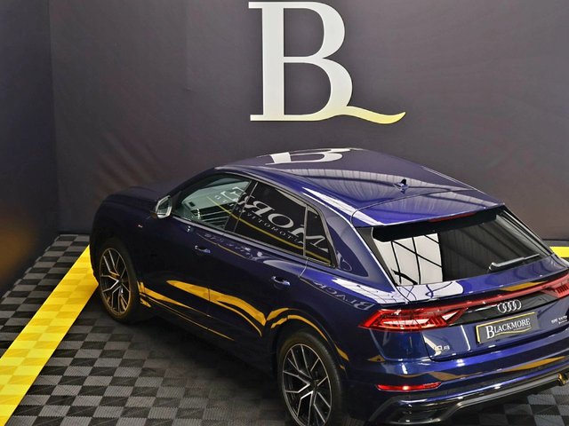 View our AUDI Q8
