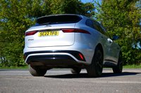 USED 2022 22 JAGUAR F-PACE 2.0 D200 MHEV R-Dynamic Black SUV 5dr Diesel Auto AWD Euro 6 (s/s) (204 ps) HABUKA SILVER METALLIC PAINTWORK + SUNROOF + WINTER PACK + BLACK PACK