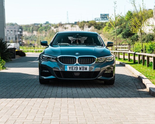 View our BMW 3 SERIES
