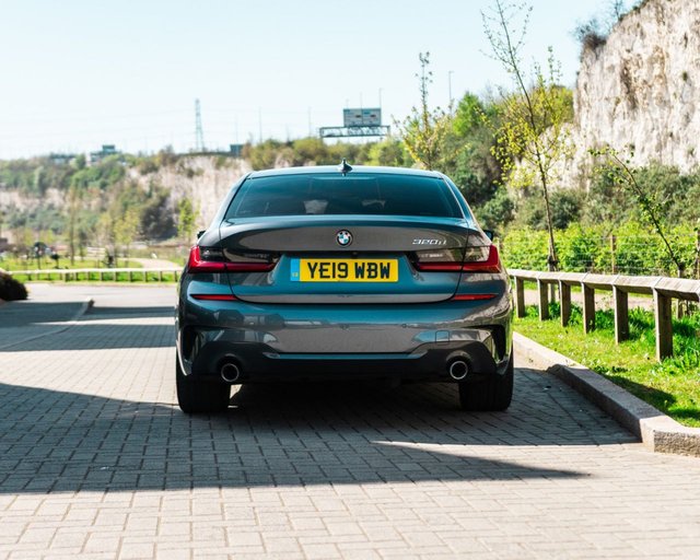 View our BMW 3 SERIES