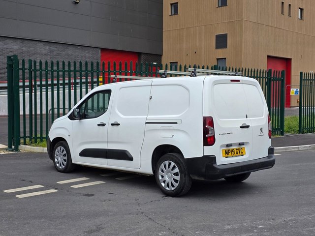 View our PEUGEOT PARTNER