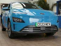 USED 2023 23 HYUNDAI KONA 64kWh Premium SUV 5dr Electric Auto (10.5kW Charger) (204 ps) SAT NAV CARPLAY HEATED SEATS HEATED STEERING WHEEL REAR VIEW CAMERA CRUISE CONTROL PARKING SENSORS 1 OWNER EXCELLENT SERVICE HISTORY WARRANTY