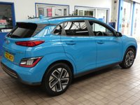 USED 2023 23 HYUNDAI KONA 64kWh Premium SUV 5dr Electric Auto (10.5kW Charger) (204 ps) SAT NAV CARPLAY HEATED SEATS HEATED STEERING WHEEL REAR VIEW CAMERA CRUISE CONTROL PARKING SENSORS 1 OWNER EXCELLENT SERVICE HISTORY WARRANTY