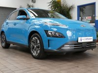 USED 2023 23 HYUNDAI KONA 64kWh Premium SUV 5dr Electric Auto (10.5kW Charger) (204 ps) SAT NAV CARPLAY HEATED SEATS HEATED STEERING WHEEL REAR VIEW CAMERA CRUISE CONTROL PARKING SENSORS 1 OWNER EXCELLENT SERVICE HISTORY WARRANTY