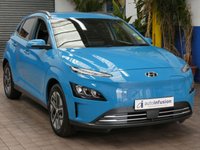 USED 2023 23 HYUNDAI KONA 64kWh Premium SUV 5dr Electric Auto (10.5kW Charger) (204 ps) SAT NAV CARPLAY HEATED SEATS HEATED STEERING WHEEL REAR VIEW CAMERA CRUISE CONTROL PARKING SENSORS 1 OWNER EXCELLENT SERVICE HISTORY WARRANTY