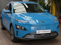 USED 2023 23 HYUNDAI KONA 64kWh Premium SUV 5dr Electric Auto (10.5kW Charger) (204 ps) SAT NAV CARPLAY HEATED SEATS HEATED STEERING WHEEL REAR VIEW CAMERA CRUISE CONTROL PARKING SENSORS 1 OWNER EXCELLENT SERVICE HISTORY WARRANTY