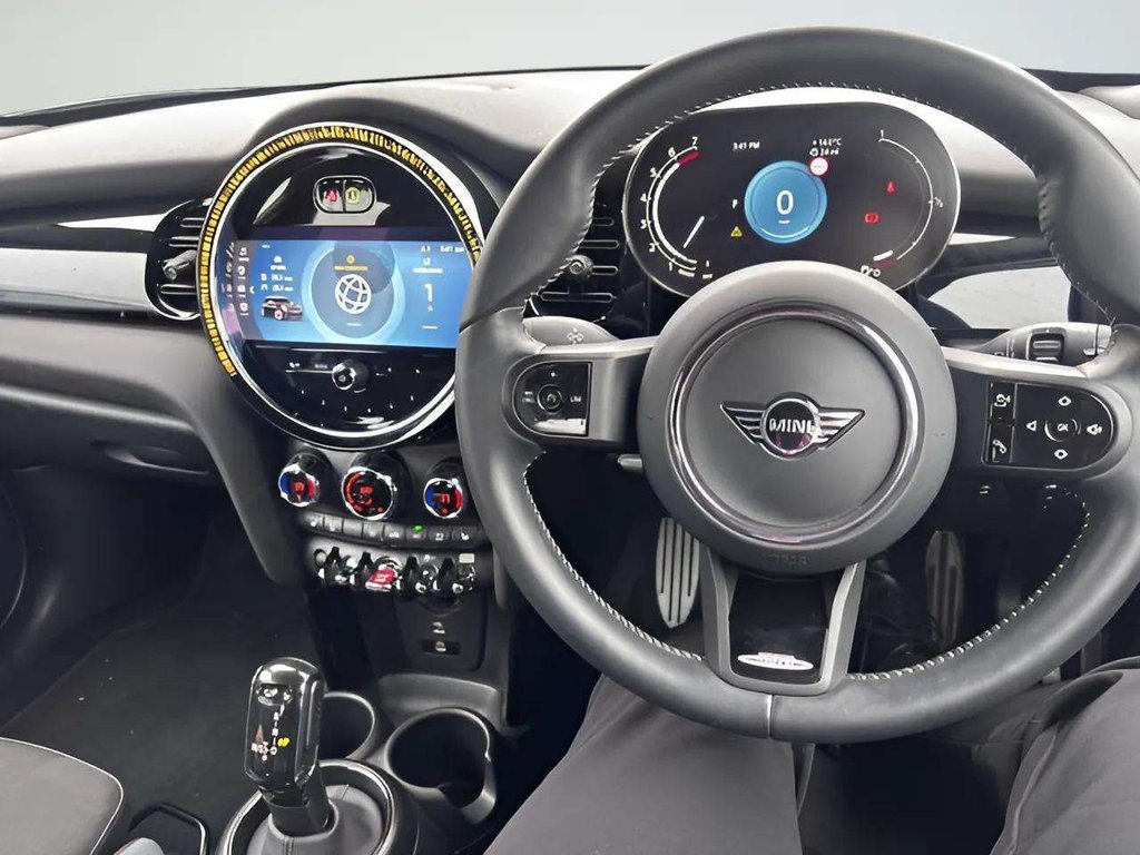 2023 MINI Hatch — image 7