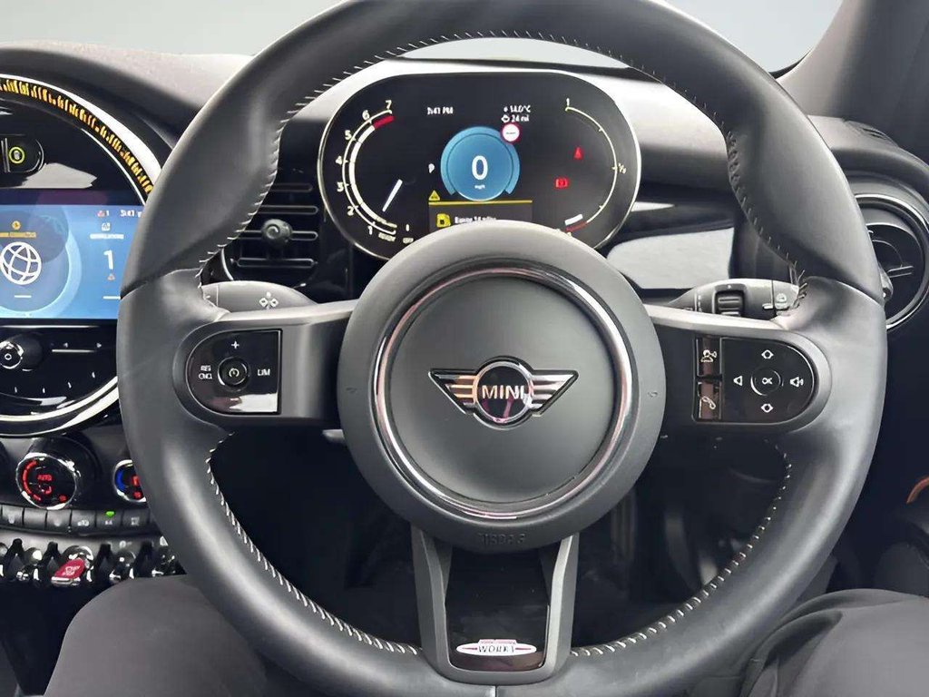 2023 MINI Hatch — image 8