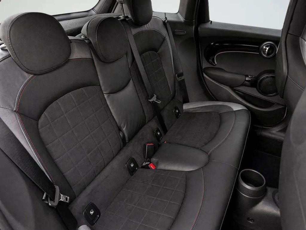 2023 MINI Hatch — image 4