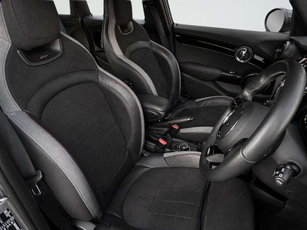 2023 MINI Hatch — image 6
