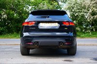 USED 2019 69 JAGUAR F-PACE 2.0 P300 300 Sport SUV 5dr Petrol Auto AWD Euro 6 (s/s) (300 ps) SANTORINI BLACK METALLIC PAINTWORK + SUNROOF + WINTER PACK + APPLE CARPLAY