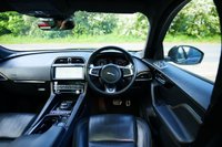 USED 2019 69 JAGUAR F-PACE 2.0 P300 300 Sport SUV 5dr Petrol Auto AWD Euro 6 (s/s) (300 ps) SANTORINI BLACK METALLIC PAINTWORK + SUNROOF + WINTER PACK + APPLE CARPLAY