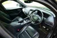 USED 2019 69 JAGUAR F-PACE 2.0 P300 300 Sport SUV 5dr Petrol Auto AWD Euro 6 (s/s) (300 ps) SANTORINI BLACK METALLIC PAINTWORK + SUNROOF + WINTER PACK + APPLE CARPLAY