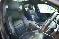 USED 2019 69 JAGUAR F-PACE 2.0 P300 300 Sport SUV 5dr Petrol Auto AWD Euro 6 (s/s) (300 ps) SANTORINI BLACK METALLIC PAINTWORK + SUNROOF + WINTER PACK + APPLE CARPLAY
