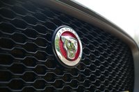 USED 2019 69 JAGUAR F-PACE 2.0 P300 300 Sport SUV 5dr Petrol Auto AWD Euro 6 (s/s) (300 ps) SANTORINI BLACK METALLIC PAINTWORK + SUNROOF + WINTER PACK + APPLE CARPLAY