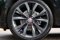 USED 2019 69 JAGUAR F-PACE 2.0 P300 300 Sport SUV 5dr Petrol Auto AWD Euro 6 (s/s) (300 ps) SANTORINI BLACK METALLIC PAINTWORK + SUNROOF + WINTER PACK + APPLE CARPLAY