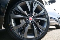 USED 2019 69 JAGUAR F-PACE 2.0 P300 300 Sport SUV 5dr Petrol Auto AWD Euro 6 (s/s) (300 ps) SANTORINI BLACK METALLIC PAINTWORK + SUNROOF + WINTER PACK + APPLE CARPLAY