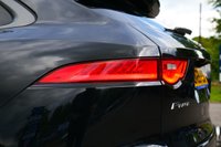 USED 2019 69 JAGUAR F-PACE 2.0 P300 300 Sport SUV 5dr Petrol Auto AWD Euro 6 (s/s) (300 ps) SANTORINI BLACK METALLIC PAINTWORK + SUNROOF + WINTER PACK + APPLE CARPLAY