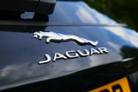 USED 2019 69 JAGUAR F-PACE 2.0 P300 300 Sport SUV 5dr Petrol Auto AWD Euro 6 (s/s) (300 ps) SANTORINI BLACK METALLIC PAINTWORK + SUNROOF + WINTER PACK + APPLE CARPLAY