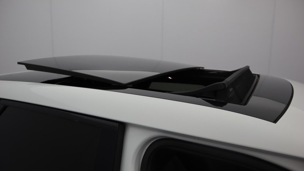 USED 2022 22 LAND ROVER RANGE ROVER EVOQUE 2.0 D200 MHEV R-Dynamic SE SUV 5dr Diesel Auto 4WD Euro 6 (s/s) (204 ps) One Owner From New, Sliding Panoramic Roof, Heated Wheel.
